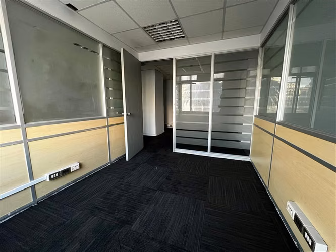 Oficina en arriendo frente al Teatro Municipal, Santiago