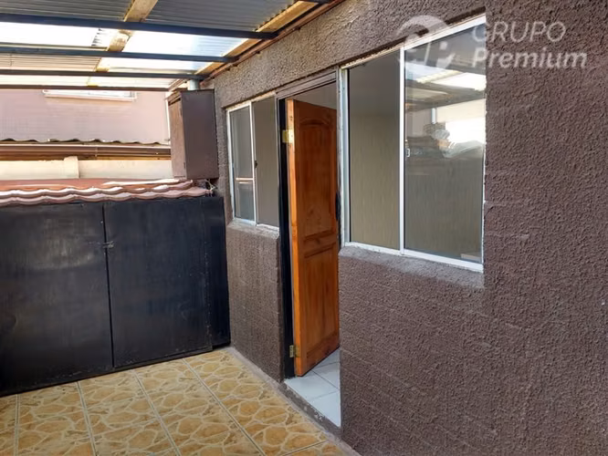 Casa interior en arriendo de 2 dorm. en Quilicura