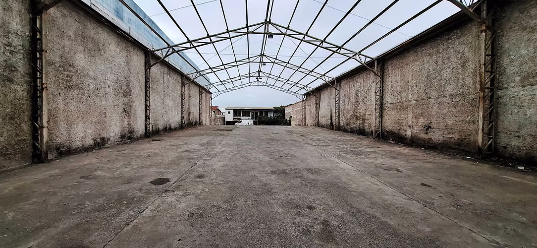 Galpón y oficinas Arriendo Millan  (176977)
