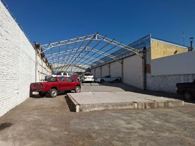 Galpón 407 m2 y oficinas Arriendo (176977)