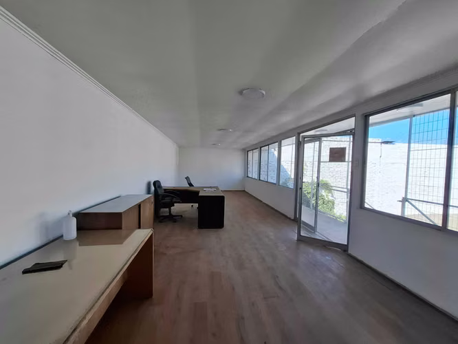 Galpón 407 m2 y oficinas Arriendo (176977)