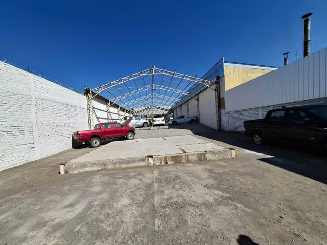 Galpón 407 m2 y oficinas Arriendo (176977)