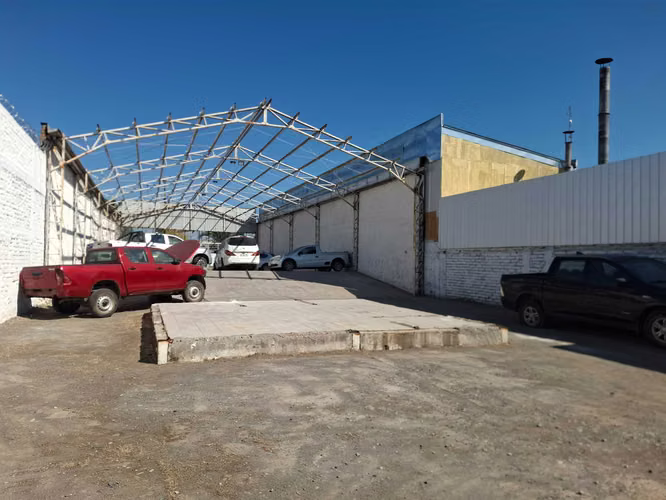 Galpón 407 m2 y oficinas Arriendo (176977)