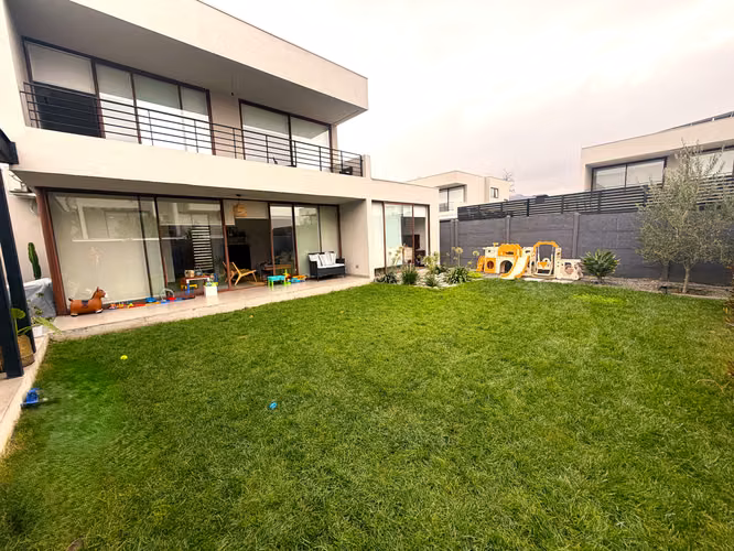 VENTA ESPACIOSA CASA 4 HAB 5 B EN CHICUREO NORTE