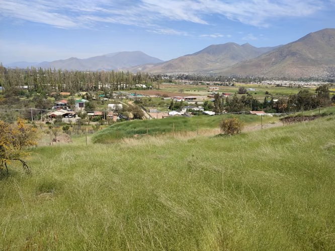 PARA 2 CASAS, CON CERCO, LUZ Y AGUA EN PARCELACIÓN