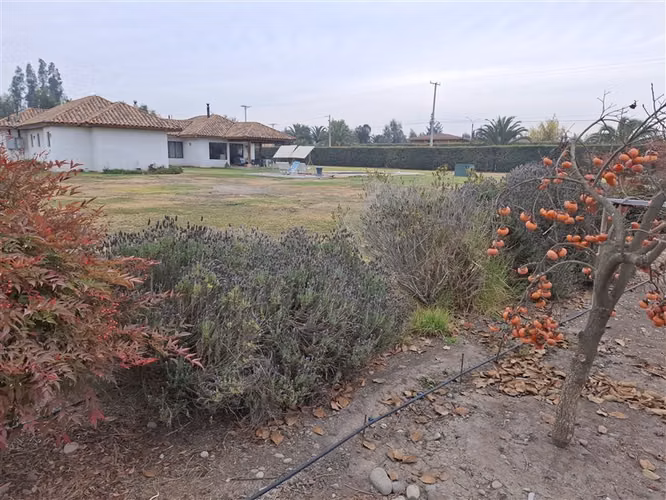 273 m2 en 5000 de terreno, 4D 4B; 3 estac. techados, piscina