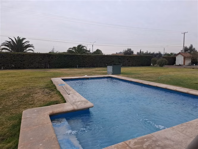 273 m2 en 5000 de terreno, 4D 4B; 3 estac. techados, piscina