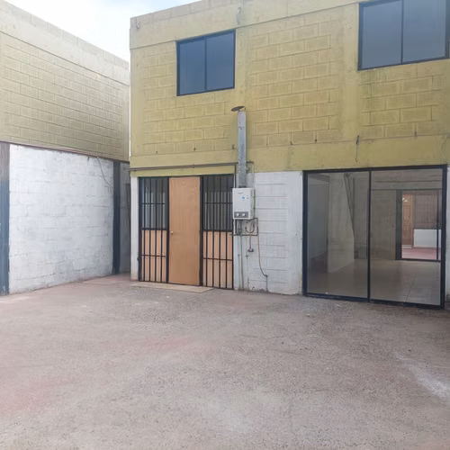Casa en venta de 2 pisos excelente conectividad - Alto Hospicio