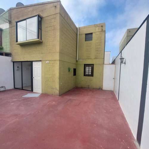 Casa en venta de 2 pisos excelente conectividad - Alto Hospicio