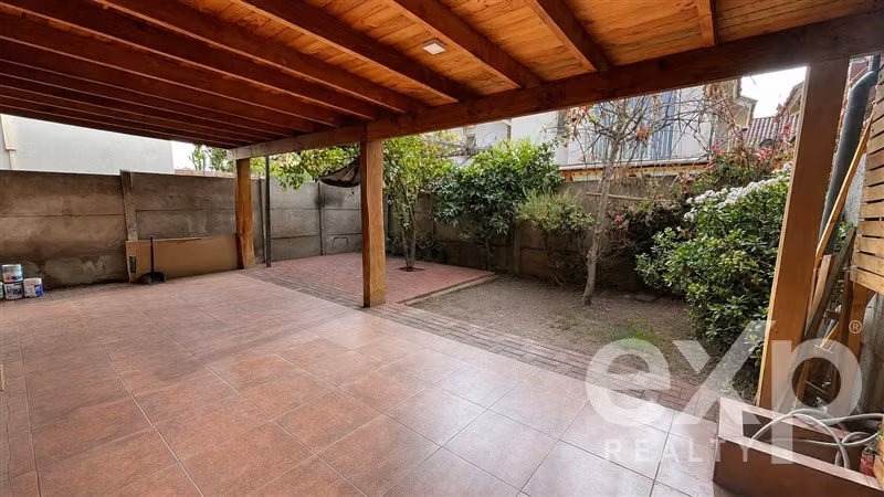 Amplia casa de 4 dormitorios en Condominio La Toscana