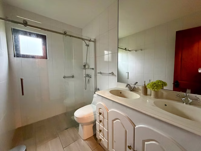 CASA AMOBLADA 5D/3B LOMAS PANORAMICAS