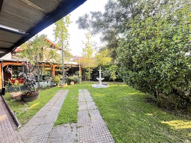 Casa en venta de 6 dorm. en Vitacura