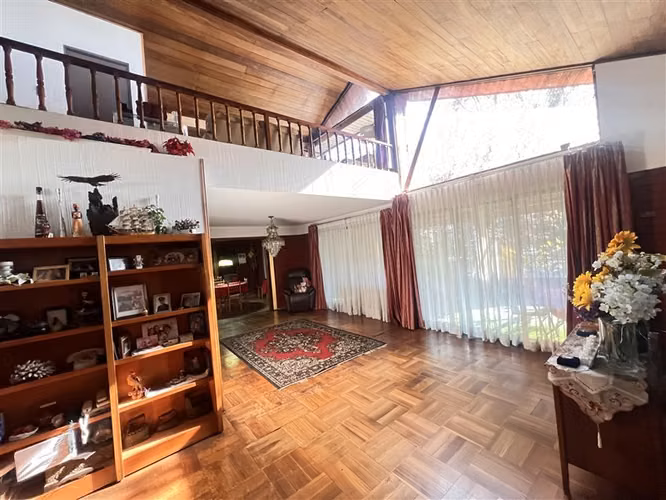 Casa en venta de 6 dorm. en Vitacura