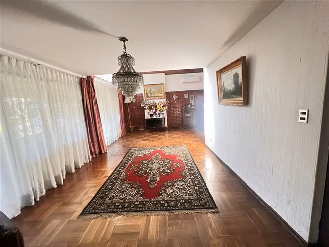 Casa en venta de 6 dorm. en Vitacura