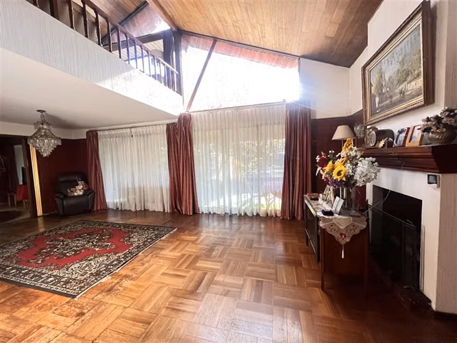 Casa en venta de 6 dorm. en Vitacura