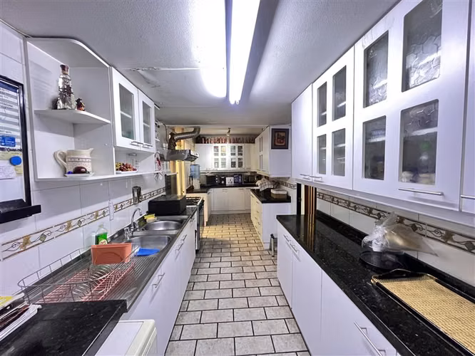 Casa en venta de 6 dorm. en Vitacura