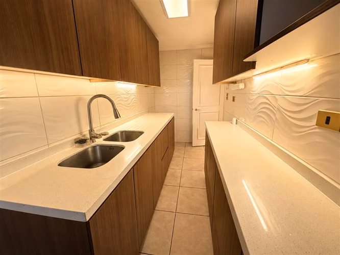 Departamento remodelado en sector residencial de Las Condes