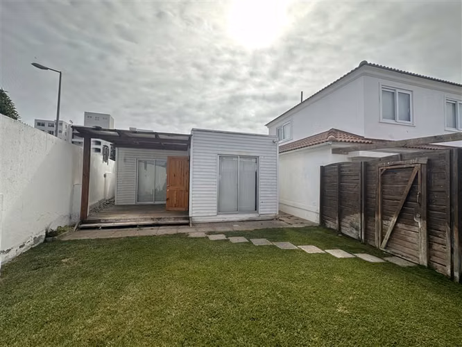 Casa en arriendo de 1 dorm. 1 baño en La Serena