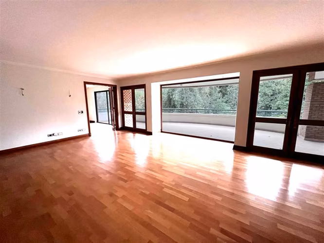 Departamento en arriendo de 5 dormitorios en Las Condes