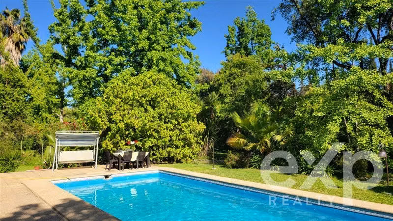 ESPECTACULAR PARCELA CON CASA COLONIAL SECTOR EL BOSQUE