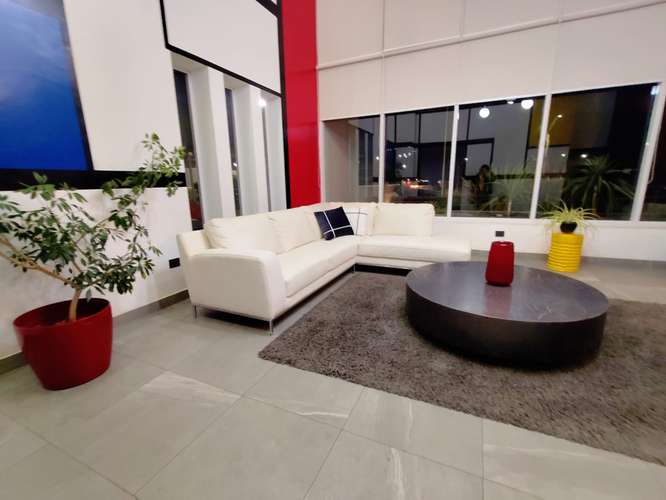 Vive con comodidad en un moderno departamento de 3 dormitorios - Imagen 2