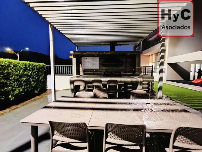 Vive con comodidad en un moderno departamento de 3 dormitorios - Imagen 4