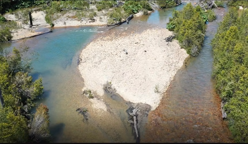 OPORTUNIDAD!! Se Vende Terreno de 2 Hectáreas con Orilla de Río Cóndor, Aguas de la Patagonia, Aysén