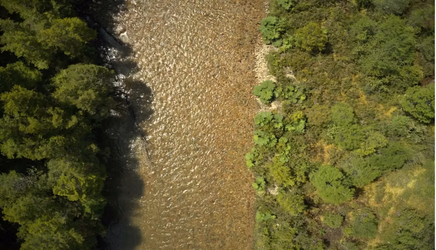 OPORTUNIDAD!! Se Vende Terreno de 2 Hectáreas con Orilla de Río Cóndor, Aguas de la Patagonia, Aysén