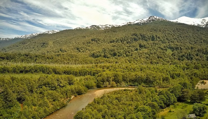 OPORTUNIDAD!! Se Vende Terreno de 2 Hectáreas con Orilla de Río Cóndor, Aguas de la Patagonia, Aysén