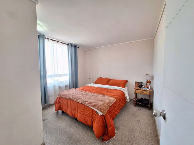 PRECIO BAJO LA TASACIÓN!! Depto de 2D1B + E en el Edif. Montenova 1, Metro Carlos Valdovinos