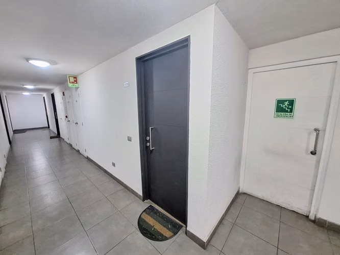 PRECIO BAJO LA TASACIÓN!! Depto de 2D1B + E en el Edif. Montenova 1, Metro Carlos Valdovinos