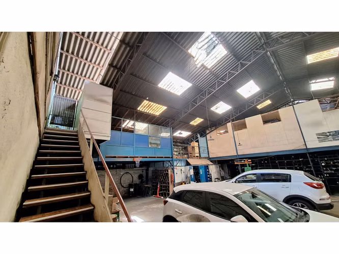 EXCELENTE!! Local Comercial, Galpón y Oficinas en Calle Nataniel, Santiago Centro - Imagen 10
