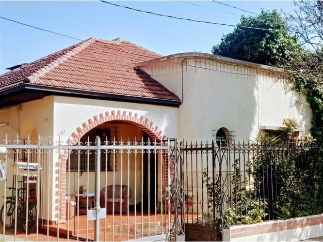 PRECIO BAJO A LA TASACIÓN!! Casa en Terreno de 432 m2 en Barrio Suárez Mujica, Ñuñoa