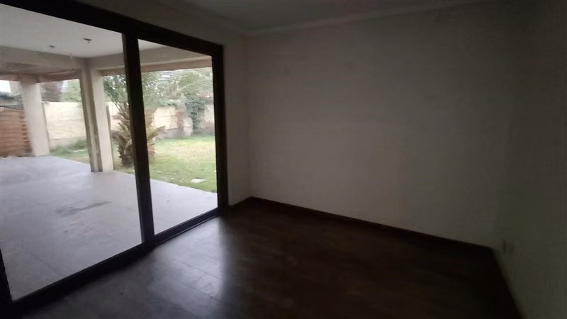 Casa en venta de 5 dorm. en Colina