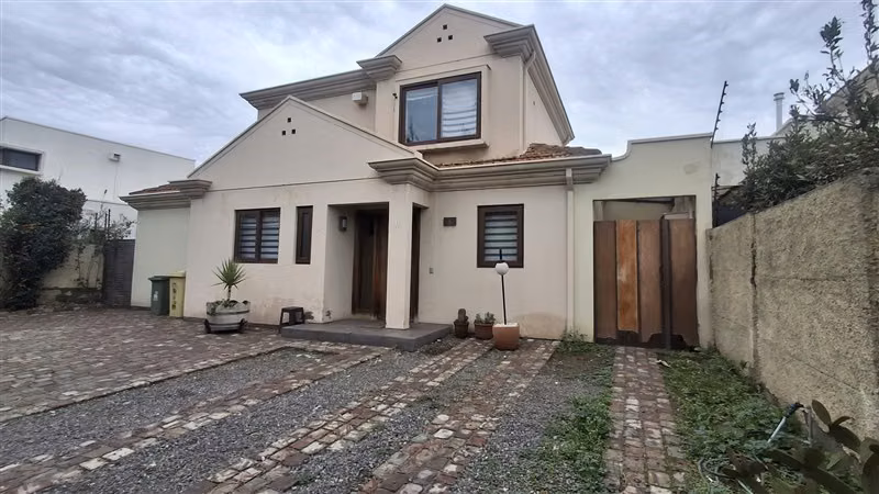 Casa en venta de 5 dorm. en Colina