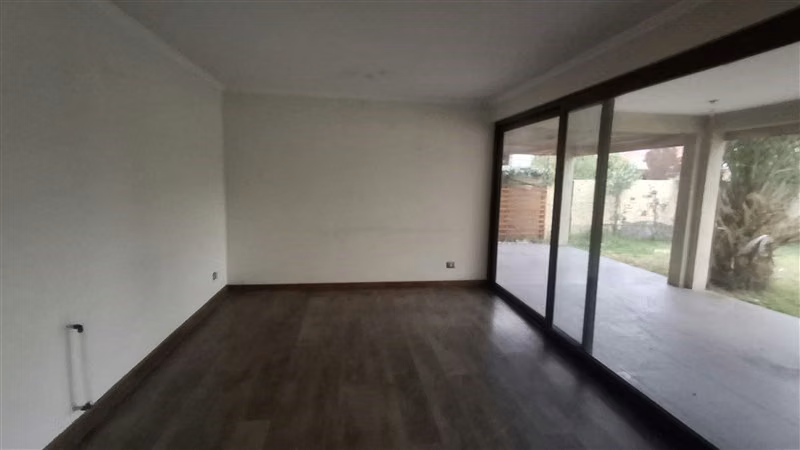 Casa en venta de 5 dorm. en Colina