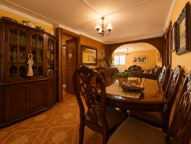 Exclusiva Casa Familiar | 7 Dormitorios | 277,54 m² Construidos | Sector Sur de Antofagasta Desde 9.793 UF