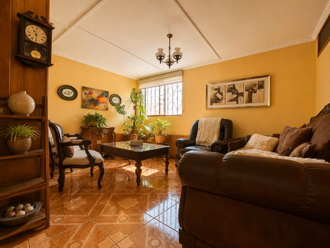 Exclusiva Casa Familiar | 7 Dormitorios | 277,54 m² Construidos | Sector Sur de Antofagasta Desde 9.793 UF