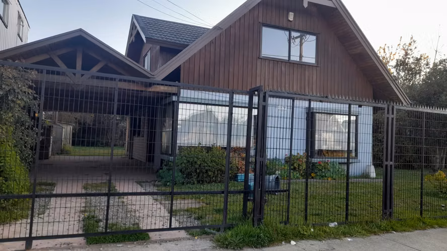 VENDO AMPLIA CASA CON 800 M2 TERRENO SECTOR KRAHMER