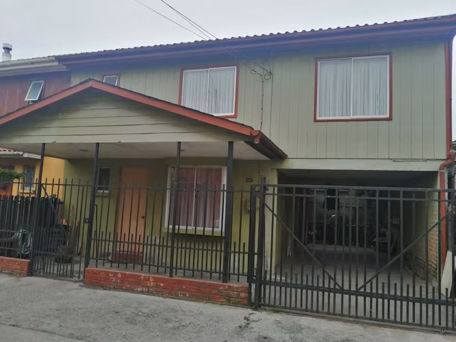 Vendo casa amplia de 2 pisos. - Imagen 2