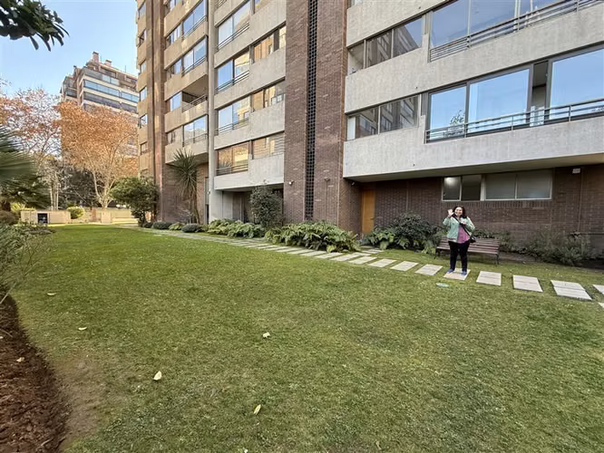 Bello Depto. en venta de 3D y 2B con 2 Estac en Providencia