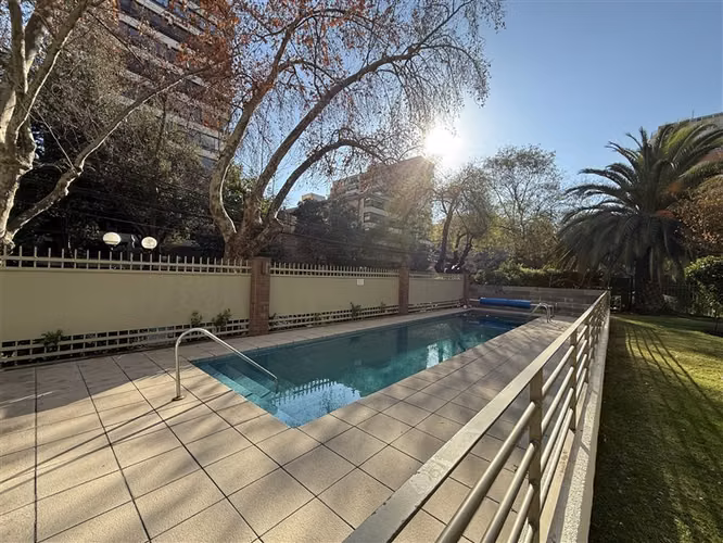 Bello Depto. en venta de 3D y 2B con 2 Estac en Providencia