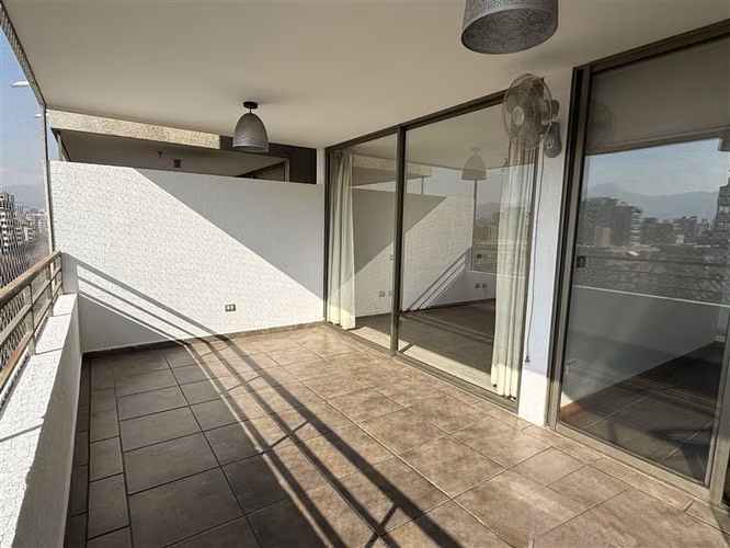 Bello Depto. en venta de 3D y 2B con 2 Estac en Providencia