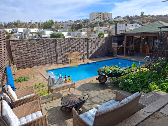 Elegante Casa en venta 5D4B en Barrio Norte Villa Alemana