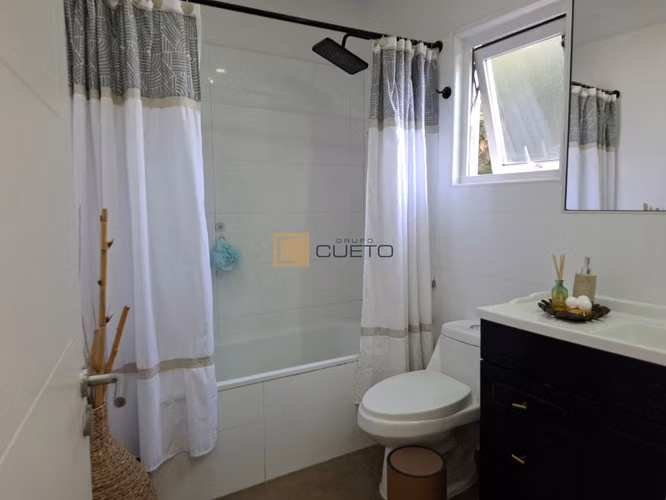 Elegante Casa en venta 5D4B en Barrio Norte Villa Alemana