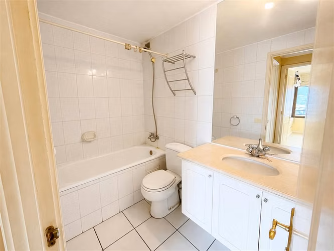 NUEVO PRECIO! Dpto venta de 3 dorm +servicio en Las Condes - Imagen 18