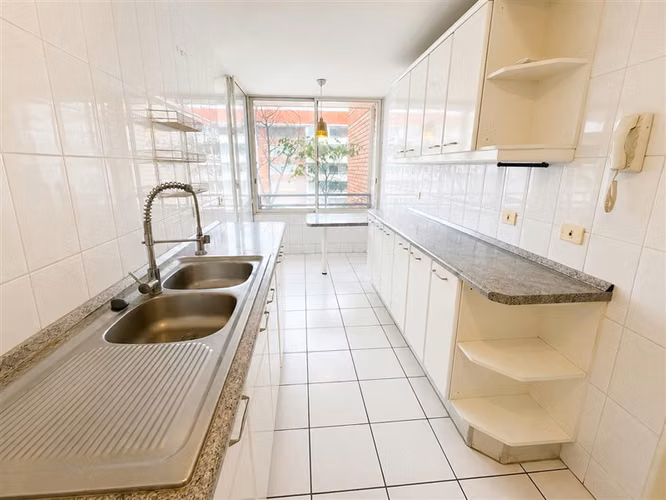 NUEVO PRECIO! Dpto venta de 3 dorm +servicio en Las Condes - Imagen 5