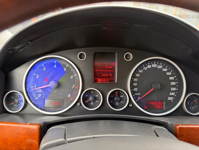 VOLKSWAGEN TOUAREG 3.2 V6 AT 4X4 BENCINA 2005