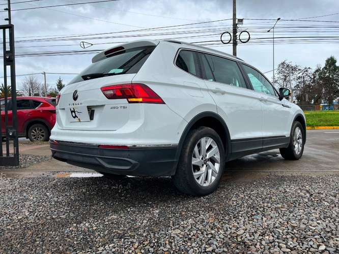 VOLKSWAGEN TIGUAN COMFORTLINE TSI 4X2 1.4 AUT 2022 - Imagen 18