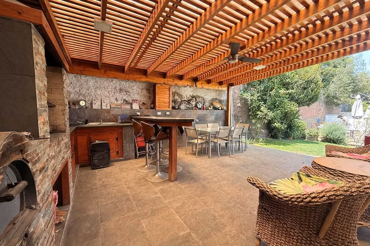 Casa en condominio con acceso controlado